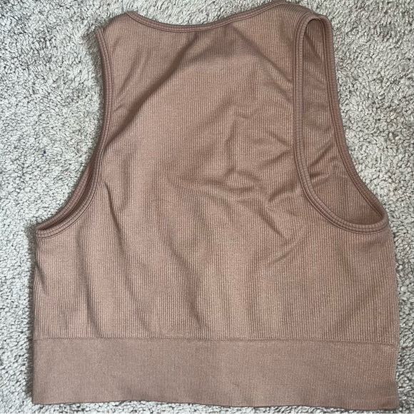Aritzia - Sports Bra/Crop Tops - Picture 2 of 6